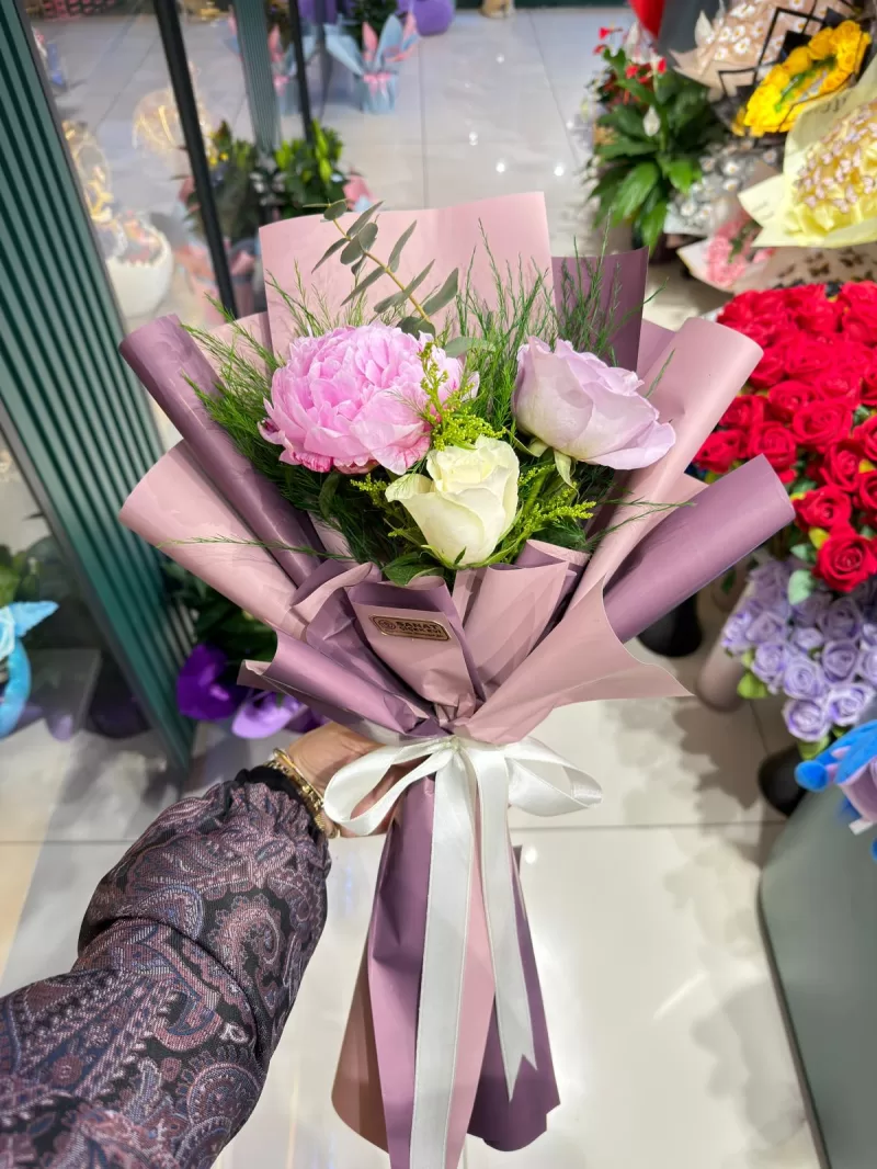 Şakayık Ve Gül Buketi