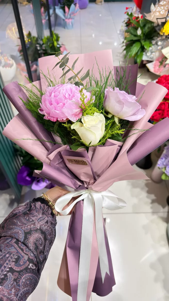 Şakayık Ve Gül Buketi