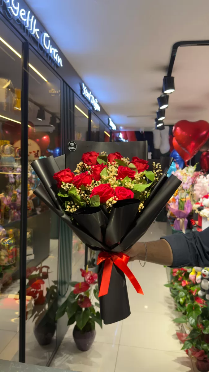9'lu Kırmızı Yapay Kadife Gül Buketi