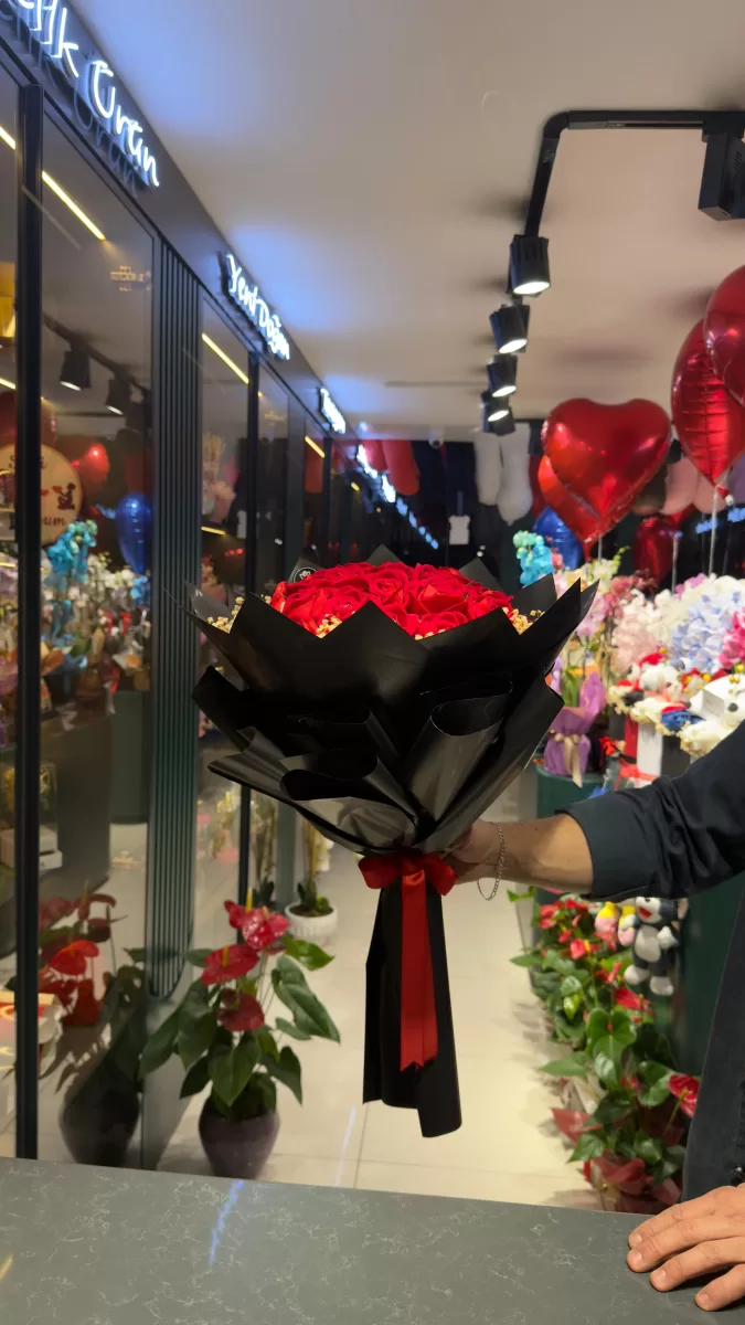 30'lu Kırmızı Yapay Kadife Gül Buketi
