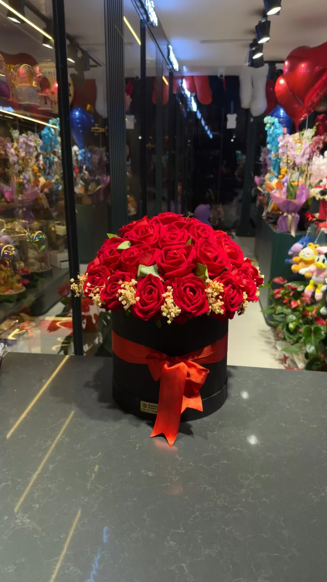 Kutuda Kırmızı Yapay Kadife Güller