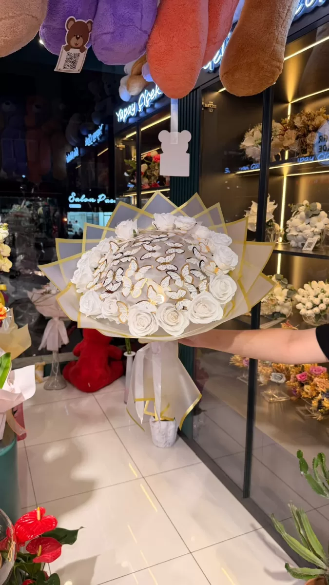 Güllü Kelebek Buketi Işıklı