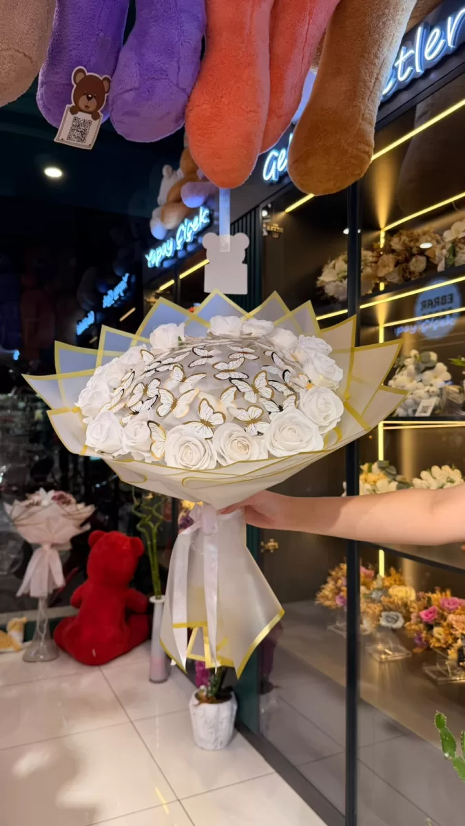 Güllü Kelebek Buketi Işıklı