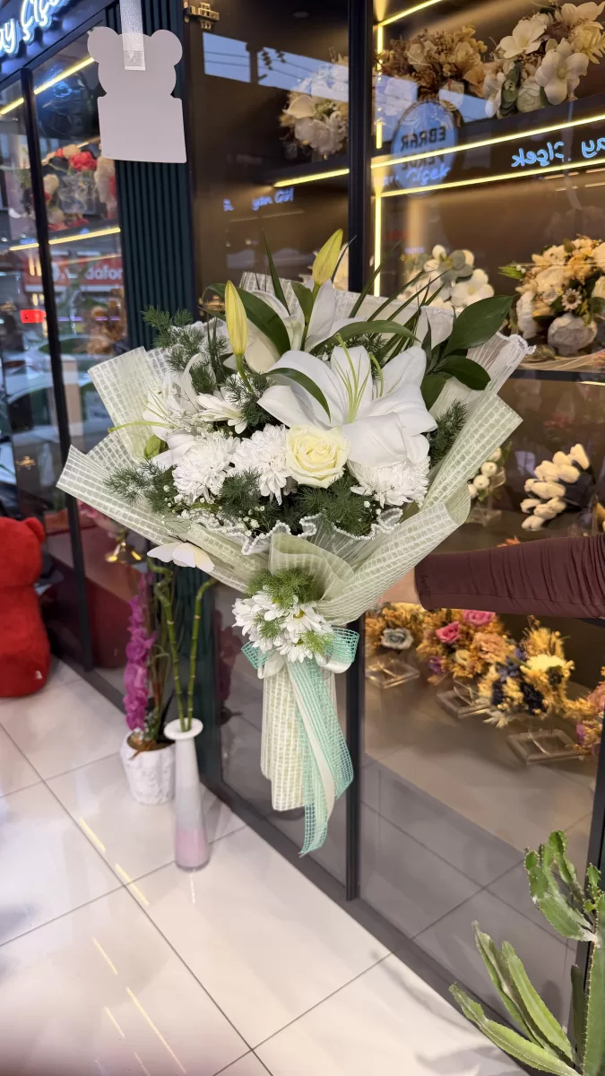 Lilyum Beyaz gül Ve Papatya Buketi