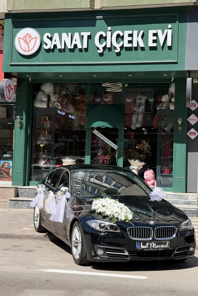 Uzun Kaput Çiçekli Araç Süsleme