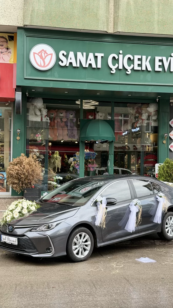 Canlı Büyük Çiçekli Araç Süsleme