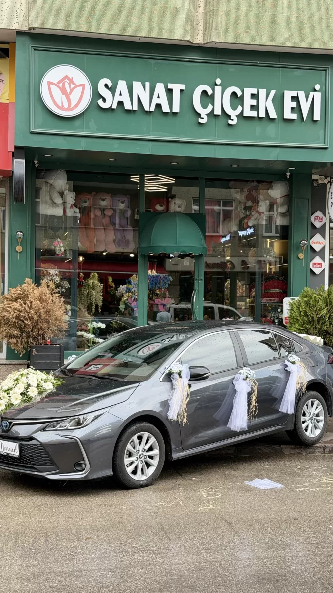 Canlı Büyük Çiçekli Araç Süsleme