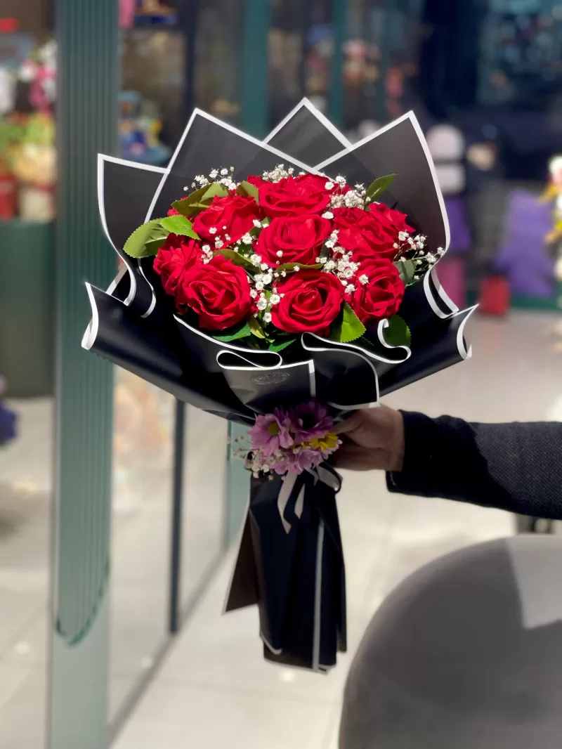 Gebze 12 Yapay Kadife Kırmızı Gül Buketi