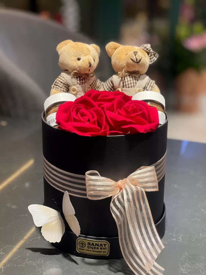 Kutuda Erkek & Dişi Ayıcık Gül Ve Çikolata