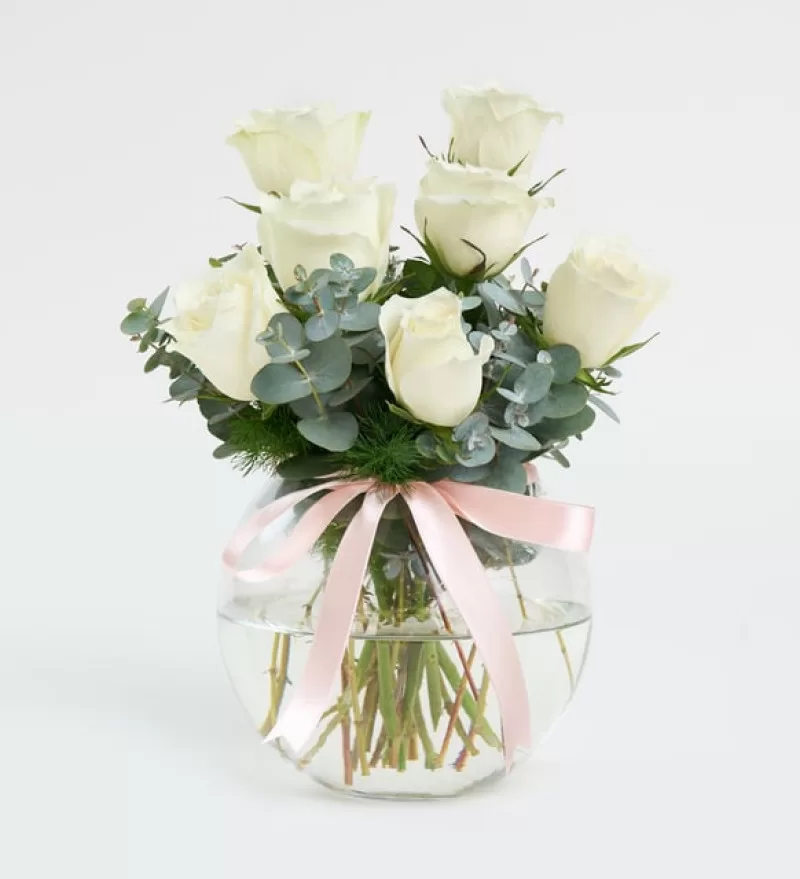 Akvaryum Vazoda Beyaz Güller 