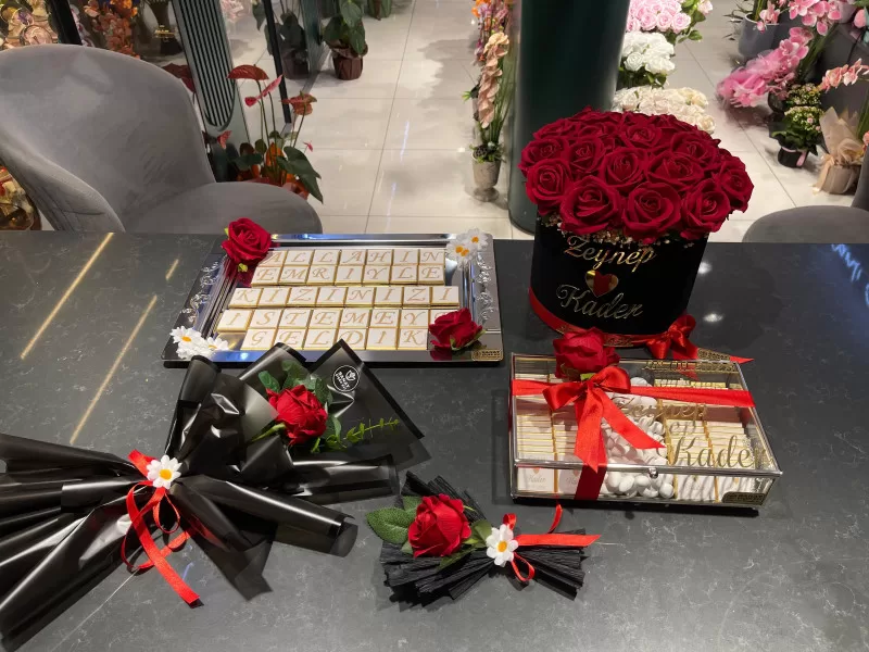 Kutu Gül Ve Çikolata