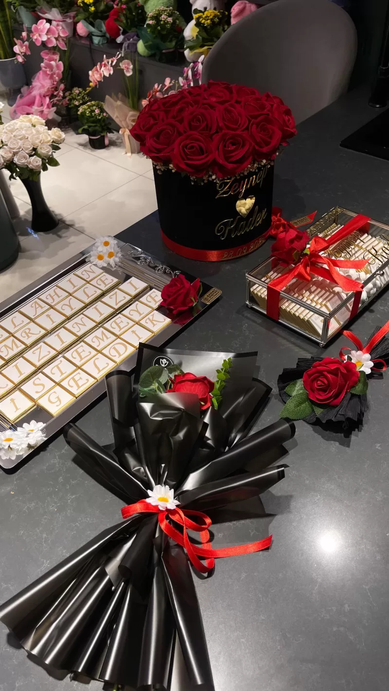 Kutu Gül Ve Çikolata