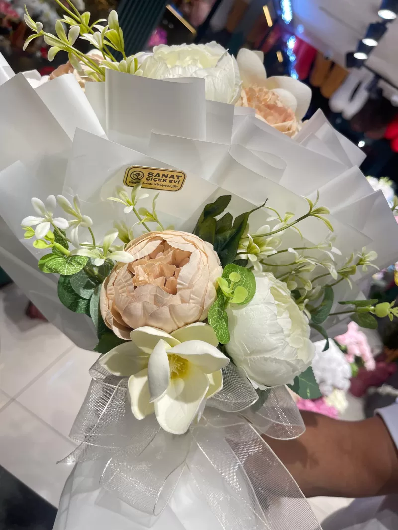 Yapay Şakayık Buketi Ve Çikolata Kutusu