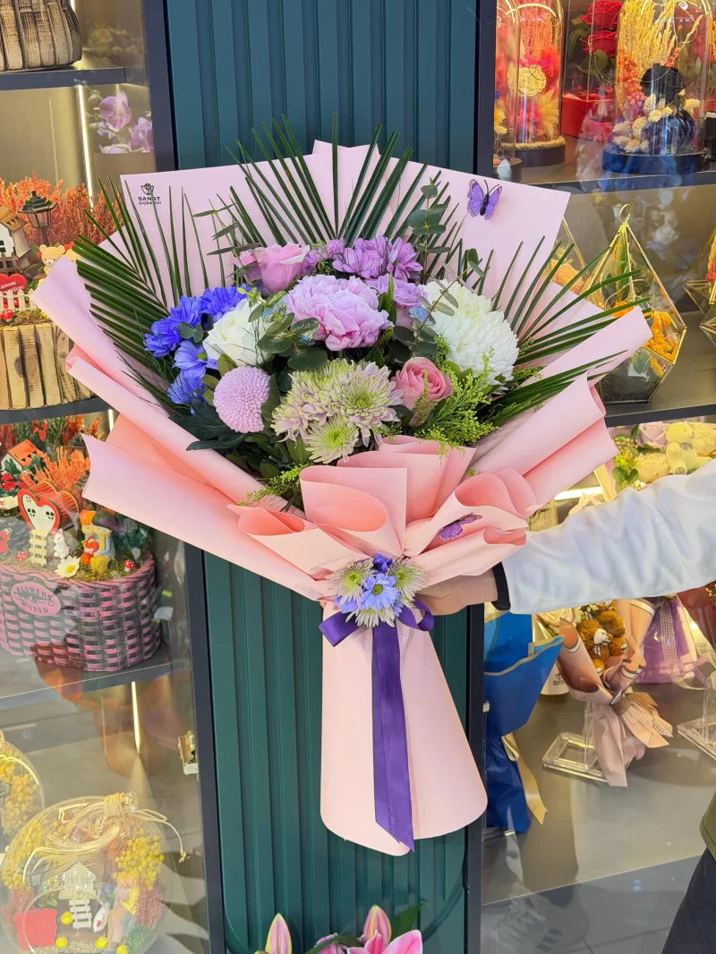 Şakayık Ve Renkli Çiçekler