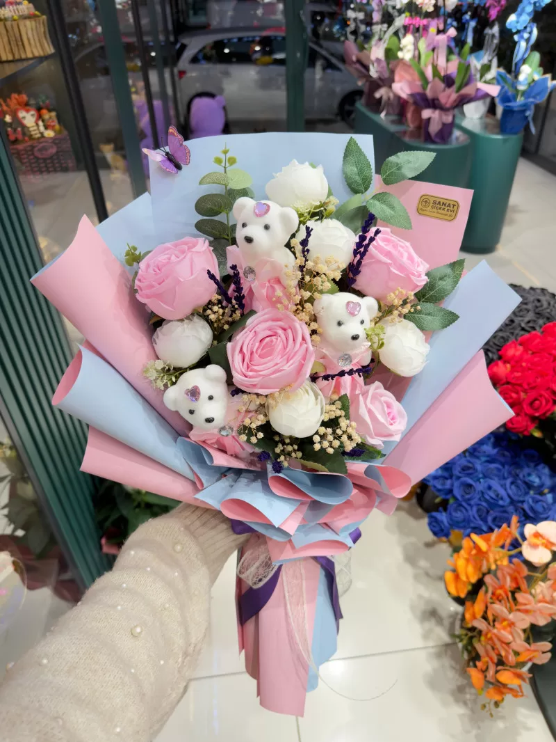 Pembe Gül, Şakayık Ve Ayıcık Buketi