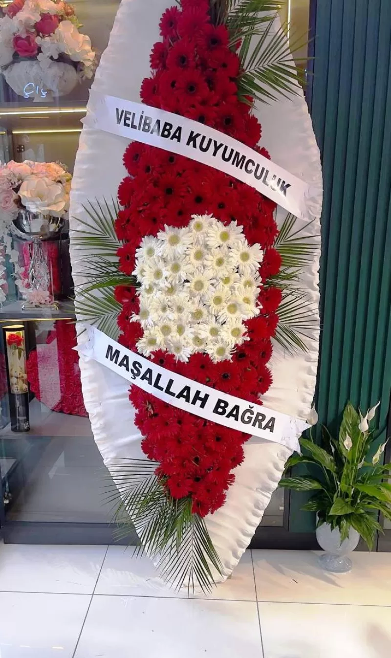 Çift Katlı Canlı Gerberalar İle Hazırlanmış Çelenk