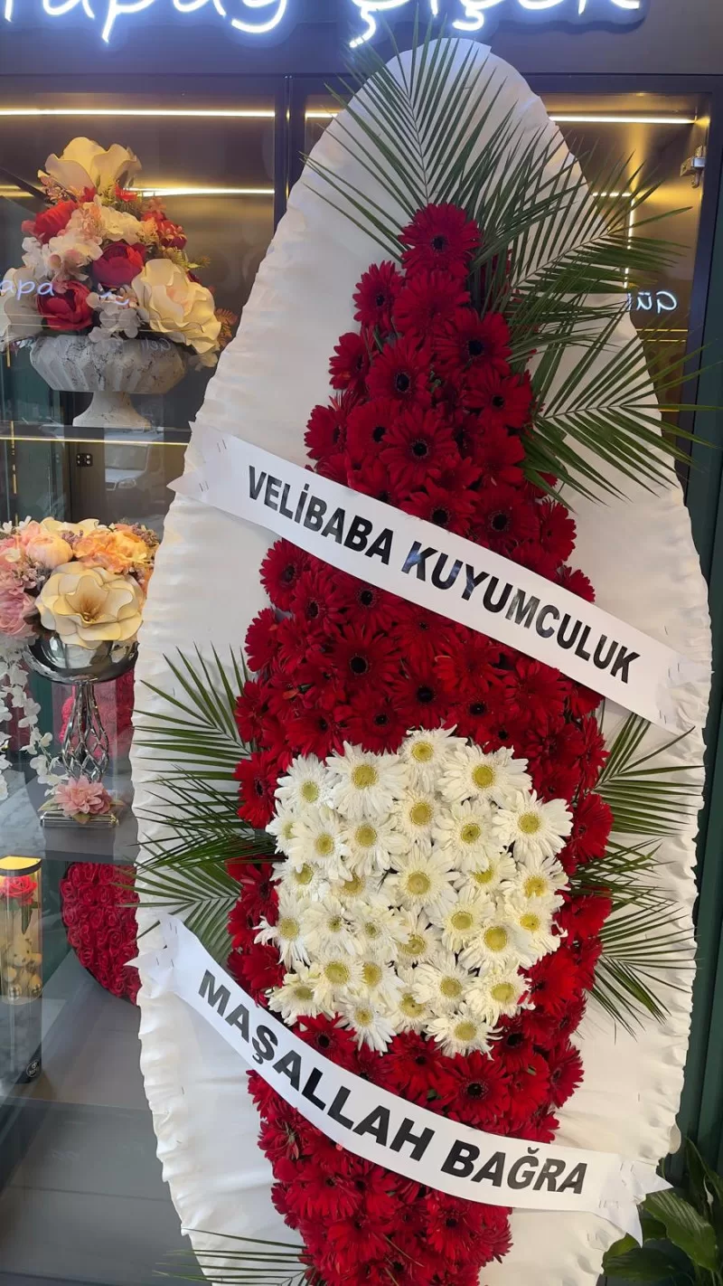 Çift Katlı Canlı Gerberalar İle Hazırlanmış Çelenk