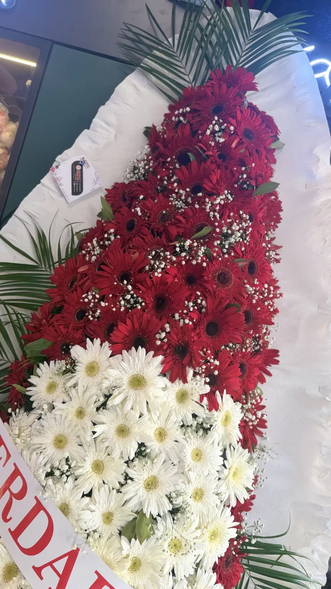 Çift Katlı Canlı Gerberalar İle Hazırlanmış Çelenk