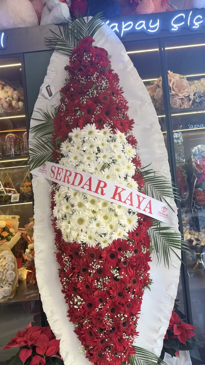 Çift Katlı Canlı Gerberalar İle Hazırlanmış Çelenk