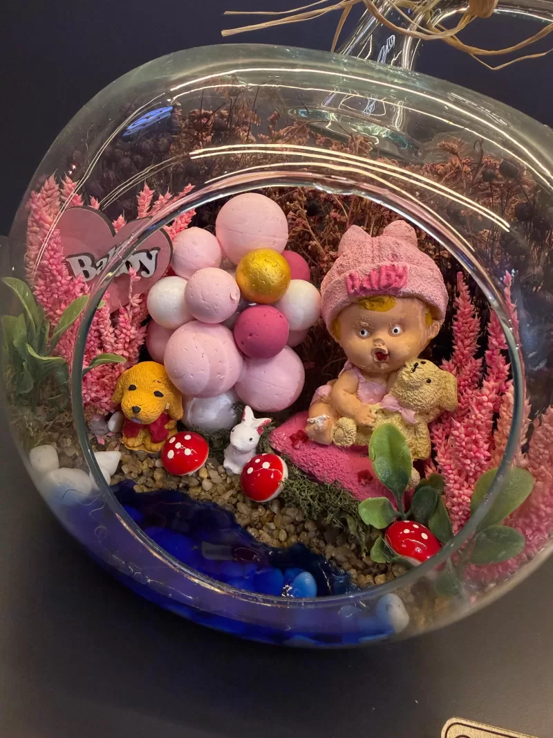 Elma Cam Fanusta Kız Bebek Teraryum