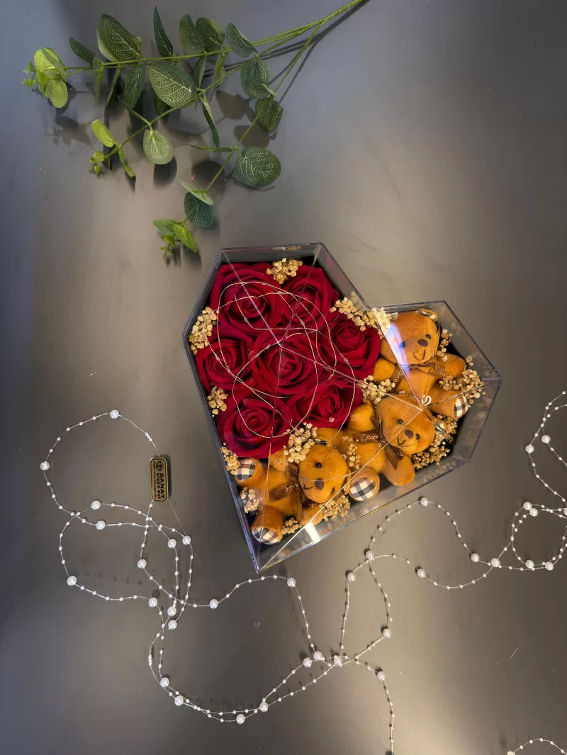 Gebze Işıklı Kalp Kutuda Kırmızı Kadife Güller Ve Ayıcıklar