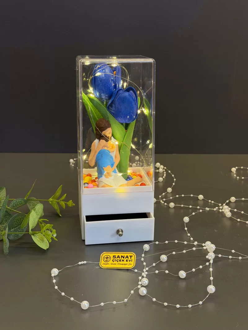 Işıklı Cam Kutuda Mavi Lale Anne-Bebek Figürü