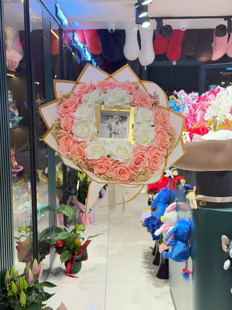 Resim Çerçeveli Pembe-Beya Gül buketi