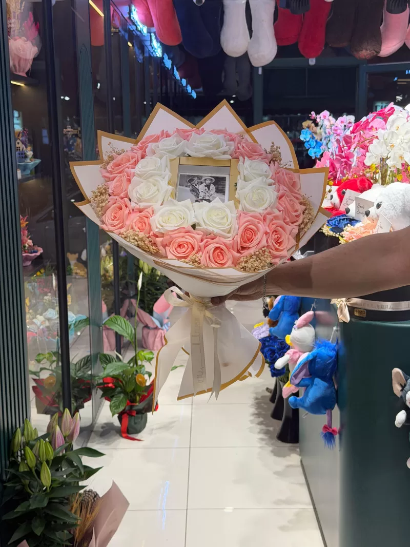 Resim Çerçeveli Pembe-Beya Gül buketi