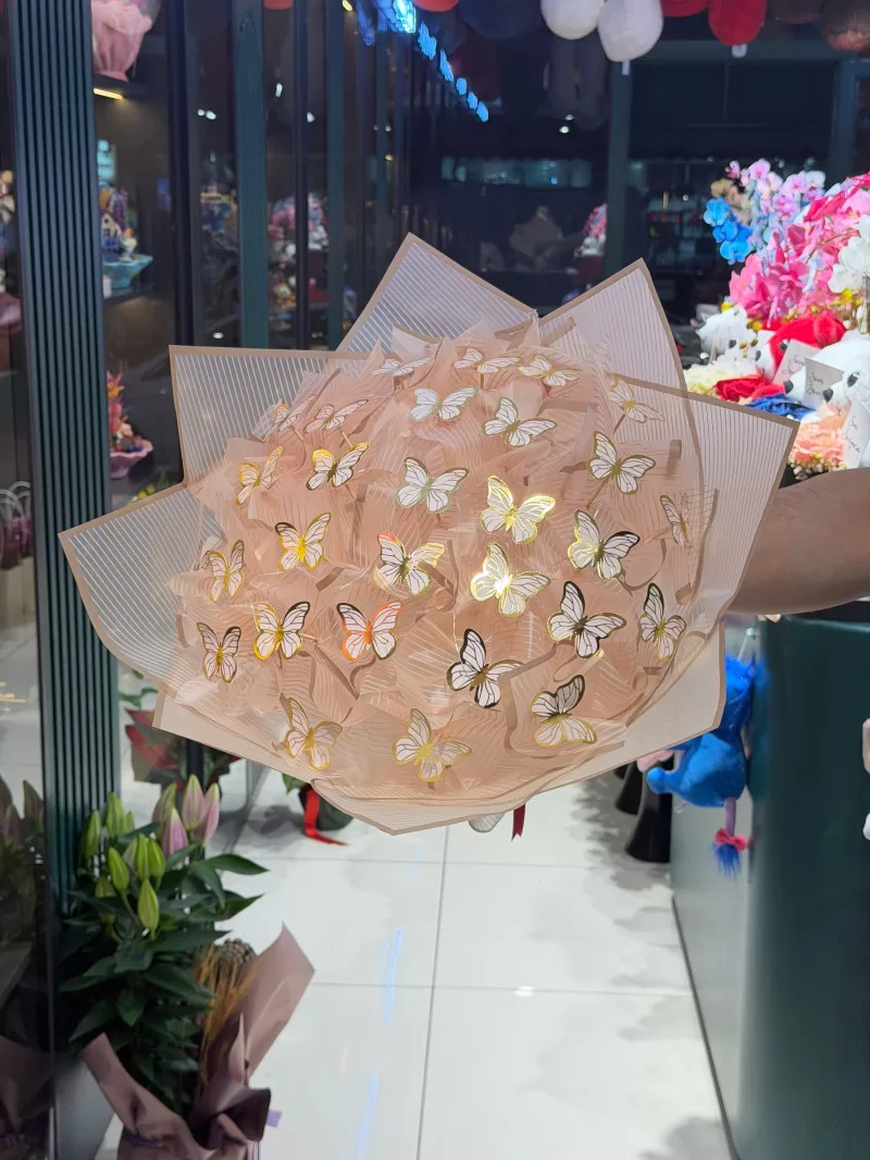 Işıklı Kelebek Buketi