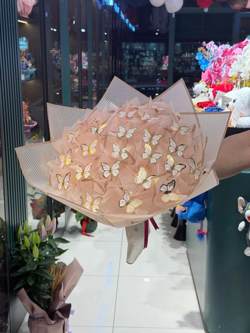 Işıklı Kelebek Buketi