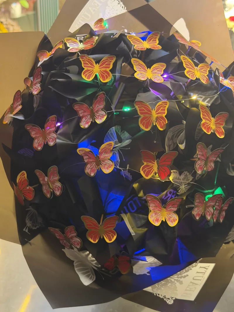 Işıklı Kelebek Buketi