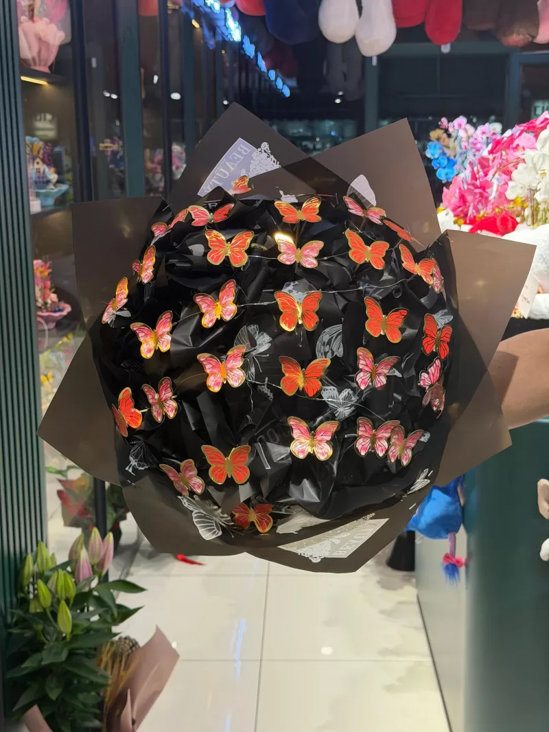 Işıklı Kelebek Buketi