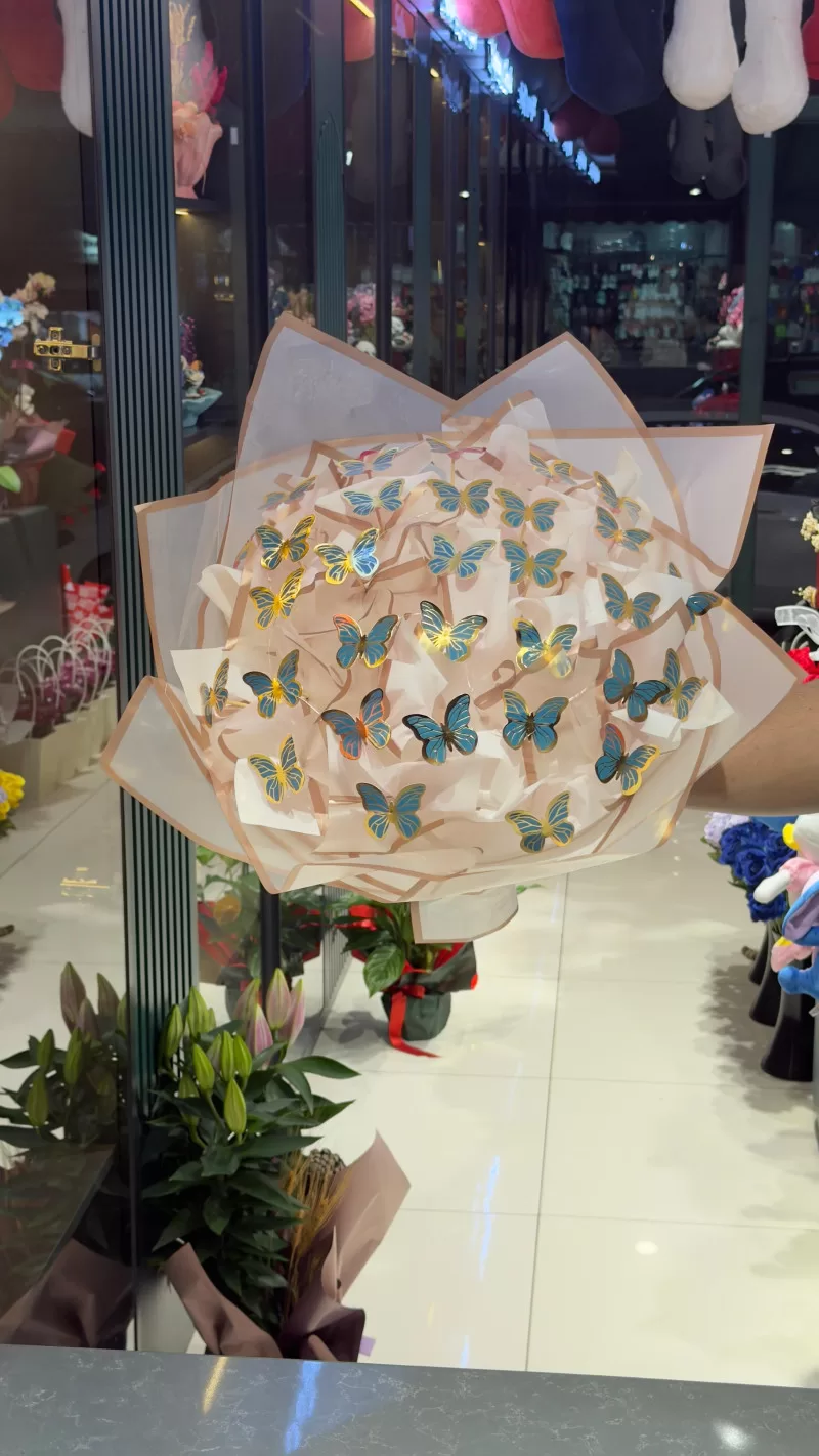Işıklı Kelebek Buketi