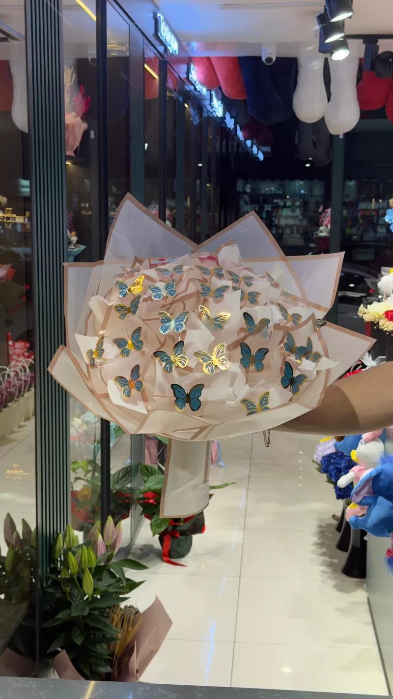 Işıklı Kelebek Buketi