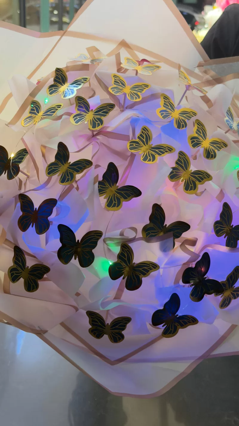 Işıklı Kelebek Buketi